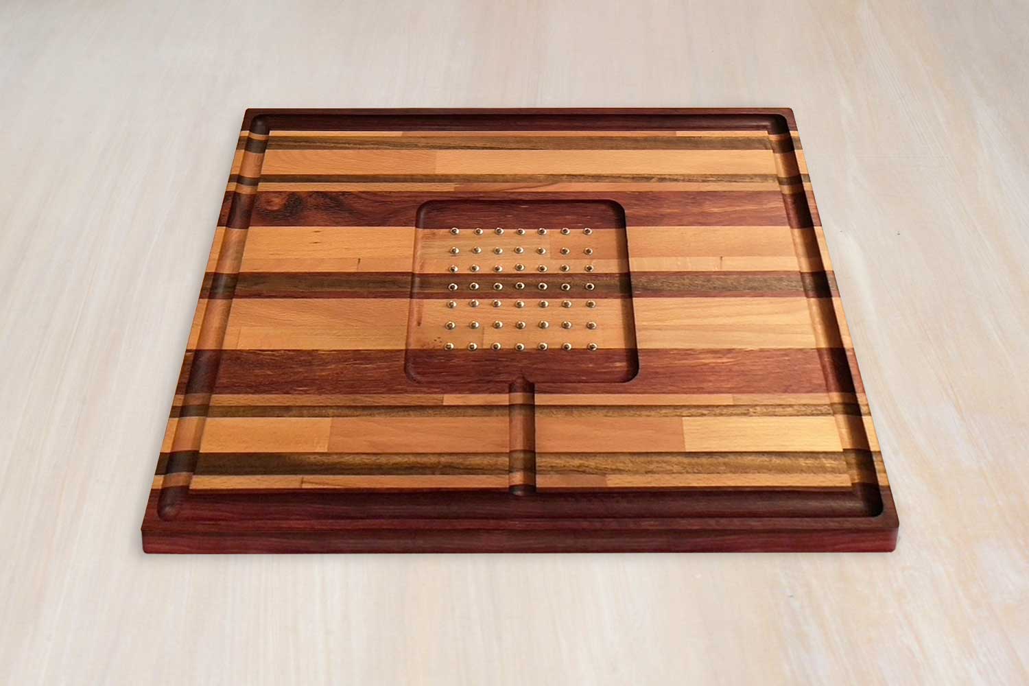 1500x1000-carving-board-with-spikes
